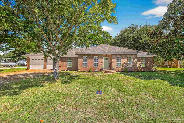 Property Photo: 2768 Venetian Way FL 32563