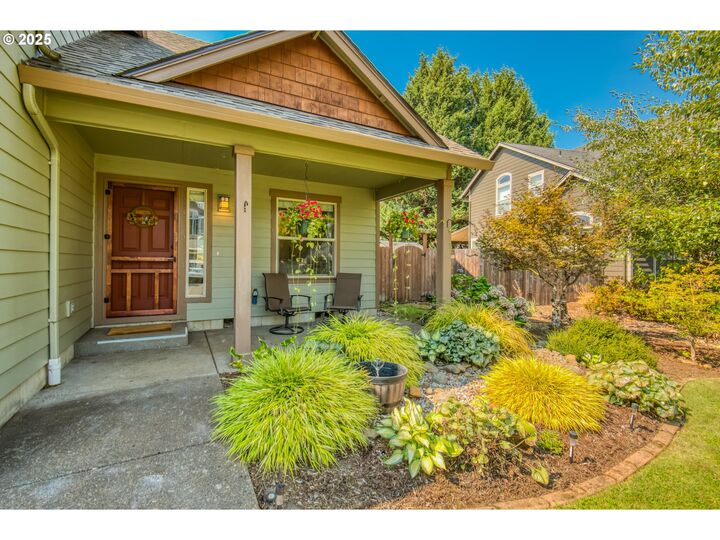 Property Photo:  307 SW Bell Dr  OR 97338 