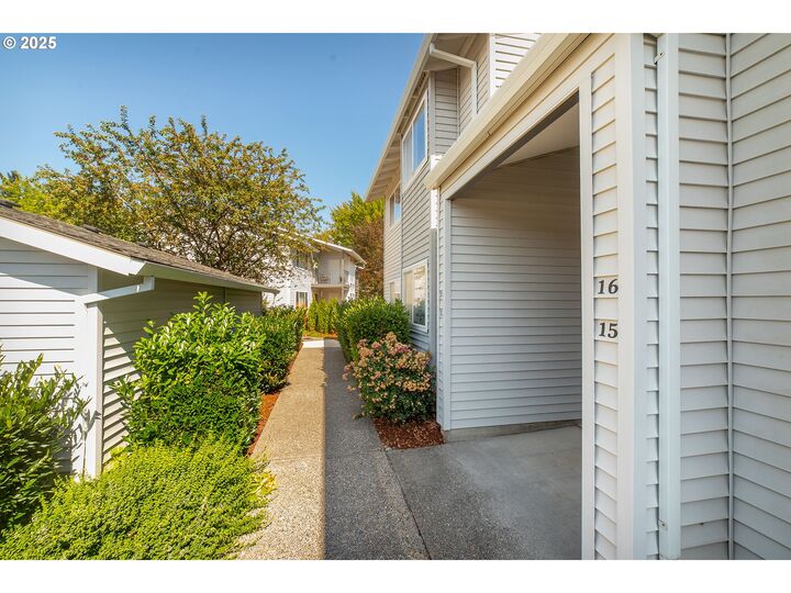 Property Photo: 15000 SW Farmington Rd 16 OR 97007