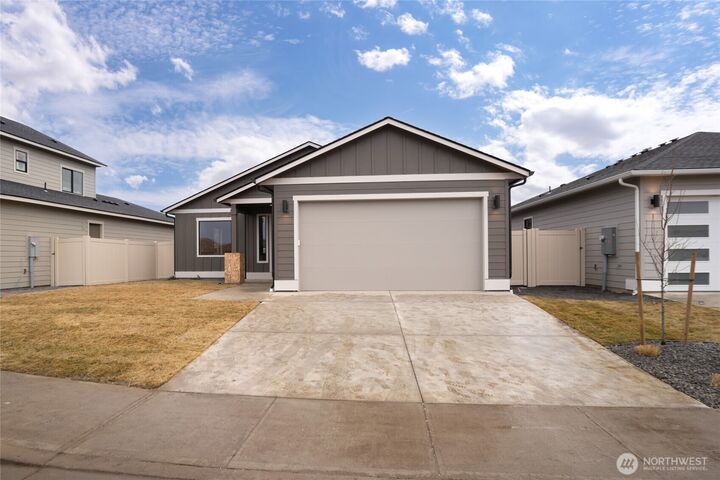 Property Photo: 573 S Perry Avenue Lot 4 WA 98802