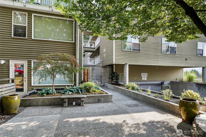 Property Photo:  3420  Burke Avenue N B302  WA 98103 