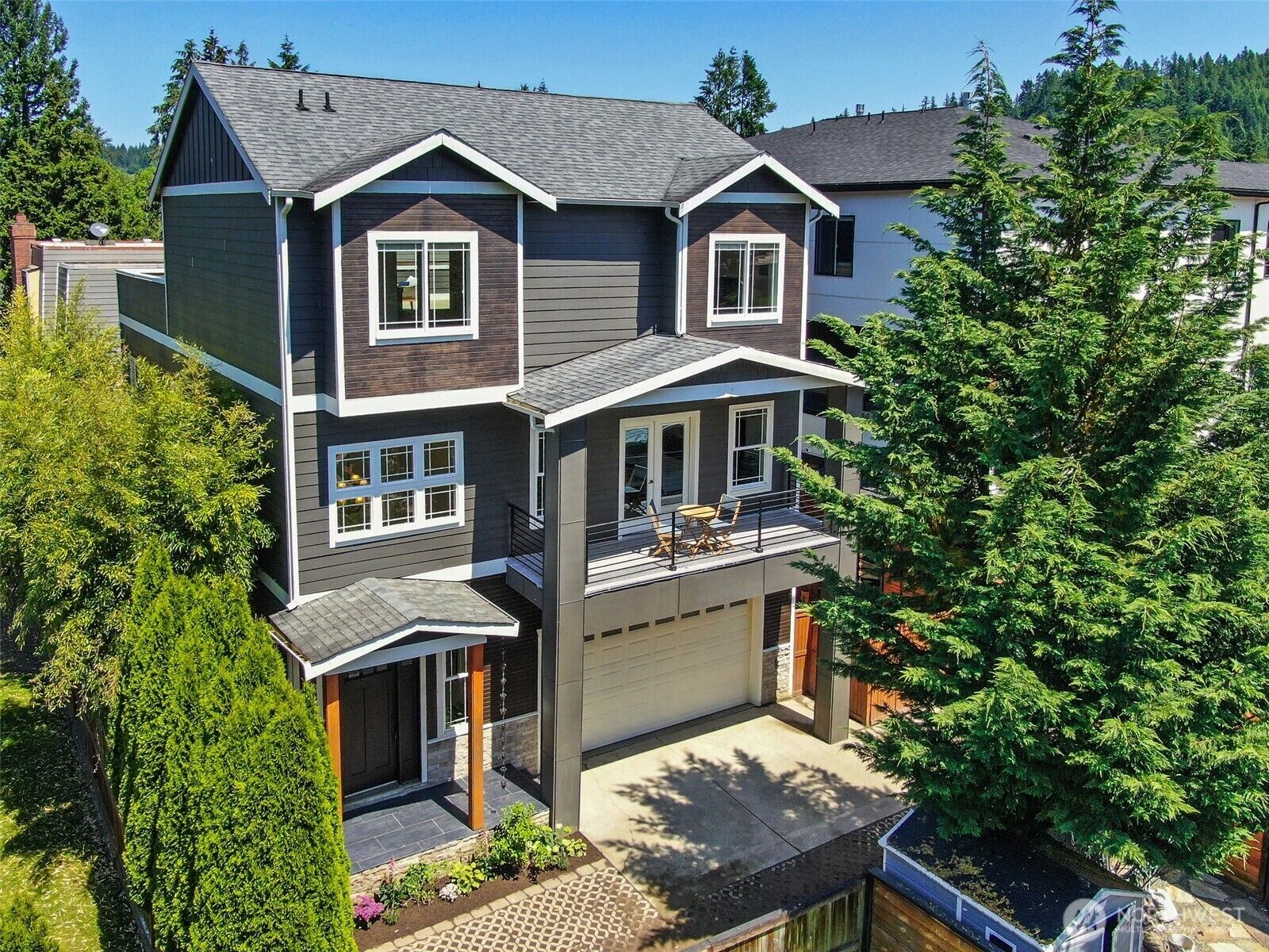 Property Photo:  125  1st Avenue NW  WA 98027 