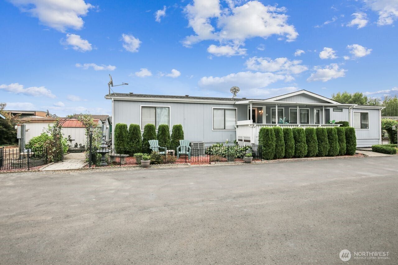 Property Photo:  1965  West Side Hwy 118  WA 98626 