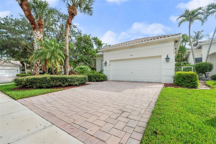 Property Photo: 2518 Bay Pointe Ct FL 33327