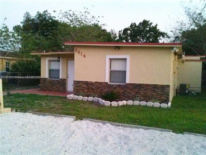 Property Photo:  5614 Taylor B  FL 33021 