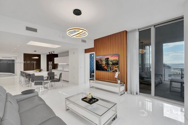 Property Photo: 851 NE 1st Ave 1411 FL 33132