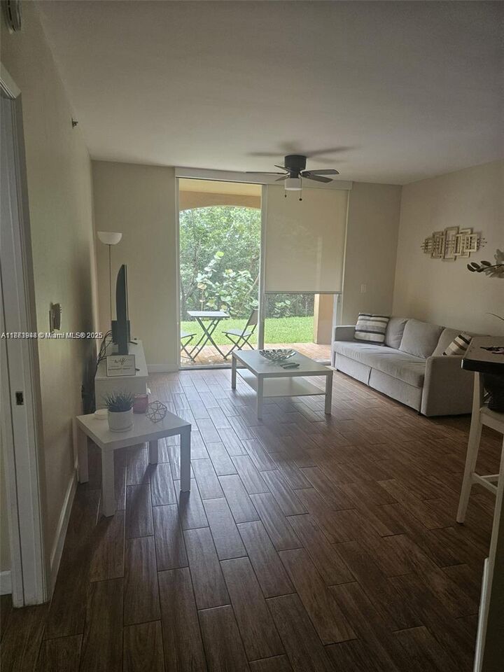 Property Photo: 19655 E Country Club Dr 6106 FL 33180