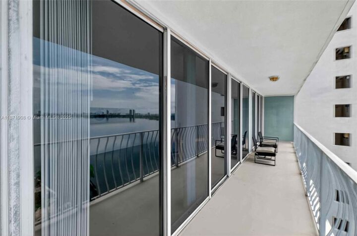 Property Photo:  7601 E Treasure Dr 2222  FL 33141 