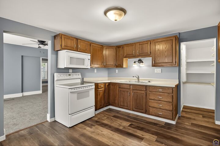 Property Photo:  306 SW Clay St  KS 66606