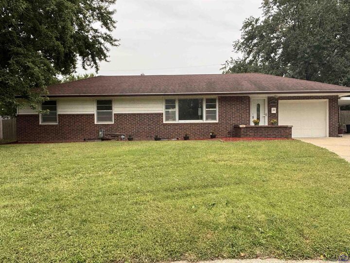 1274 SW Indian Trail Ct  Topeka KS 66604 photo