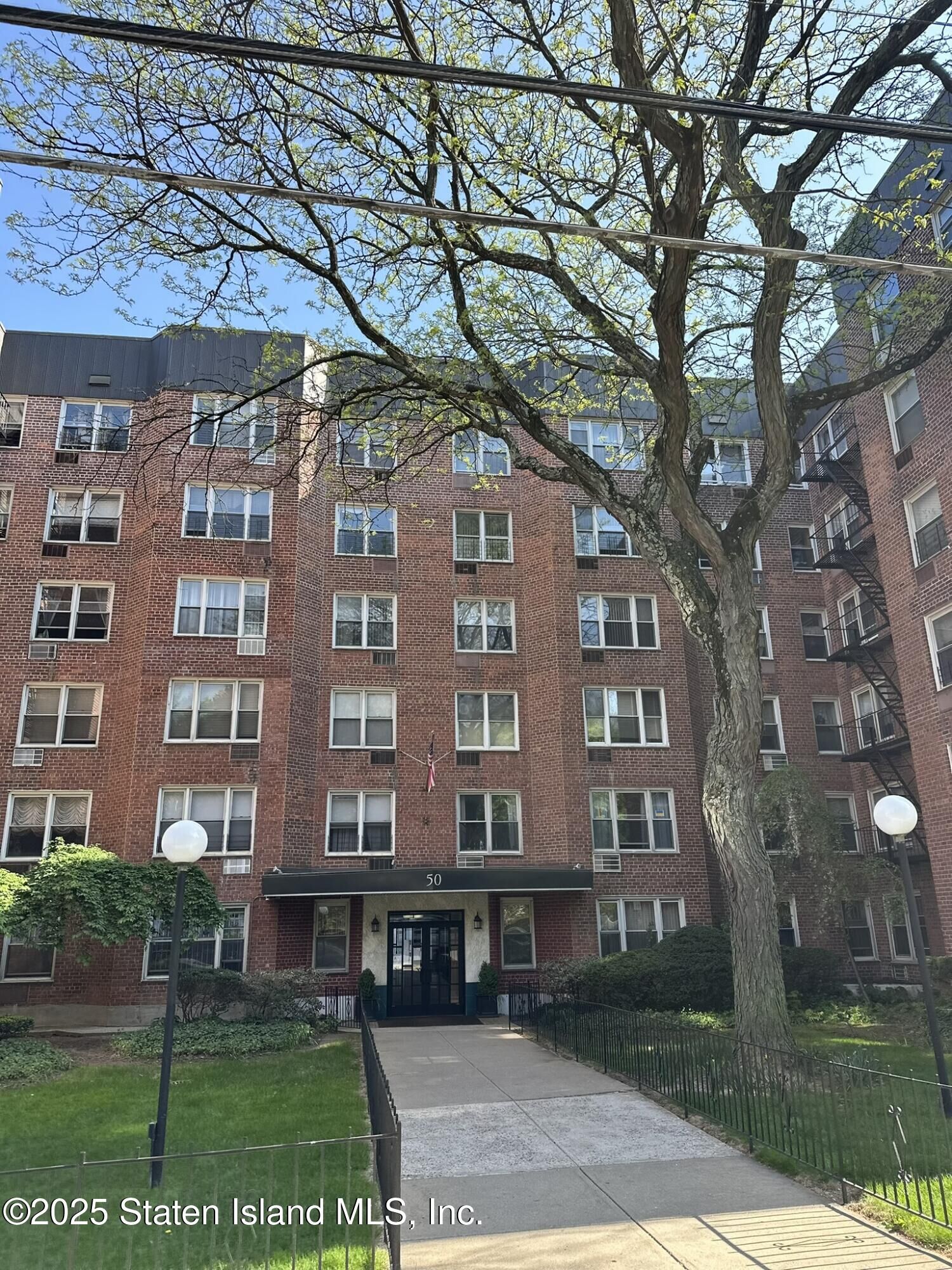 Property Photo:  50 Fort Place A3j  NY 10301 