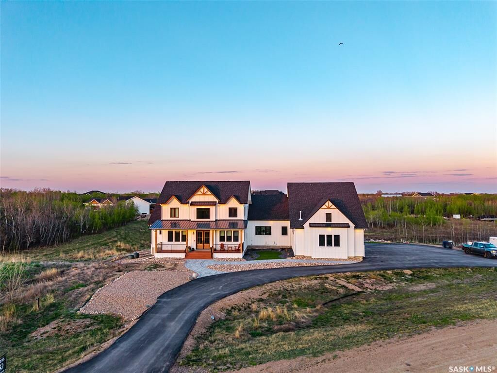 Property Photo:  43 Applewood Court  SK S7V 0X4 