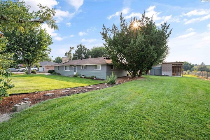Property Photo:  1351 Cemetery Rd  WA 98944 