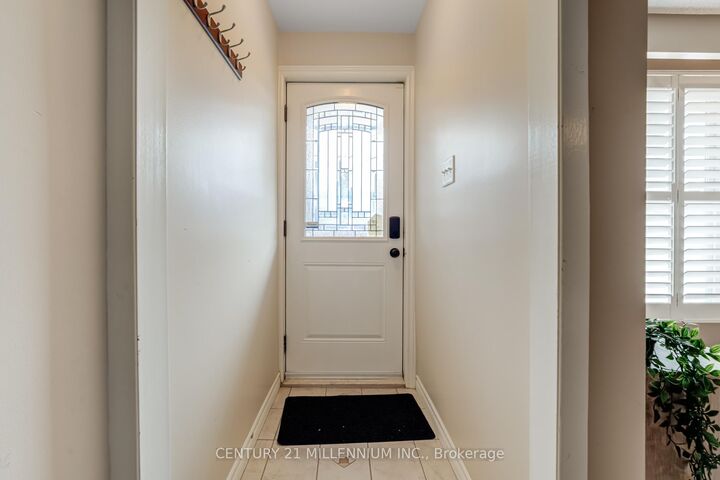 Property Photo:  568 Dufferin Street  ON M6K 2A9 