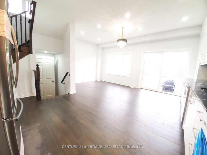 Photo de la propriété: 87 Pearcey Crescent ON L4N 6R7