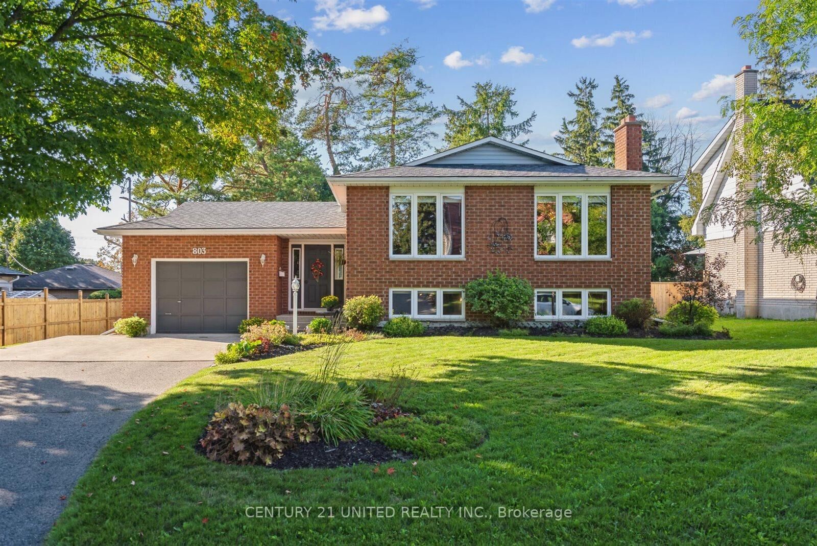 Photo de la propriété:  803 Crowley Crescent  ON K9J 6P5 