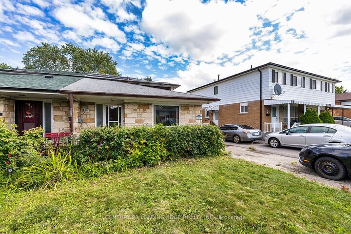 Property Photo: 6872 Darcel Avenue ON L4T 2W5
