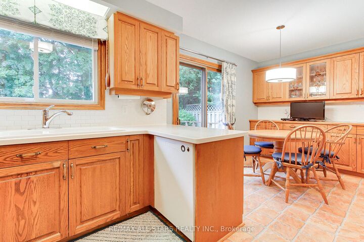 Photo de la propriété: 811 Grace Street ON L3Y 2L6