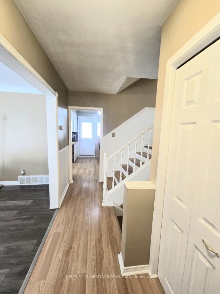 Property Photo: 353 Cosburn Crescent ON L7L 2W5