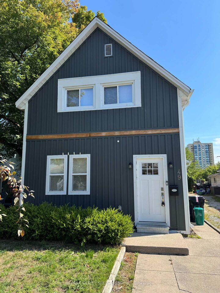 Photo de la propriété: 49 Sanford Street ON L4N 3C3