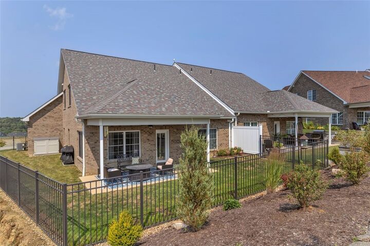 Property Photo:  1061 Blackthorne Drive  PA 15644 