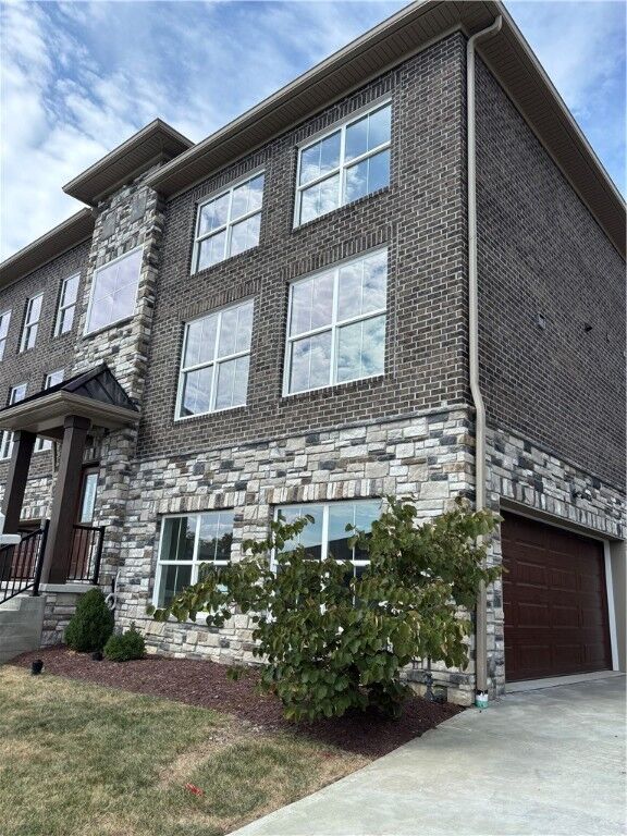 Property Photo:  243 Lucca Lane  PA 15241