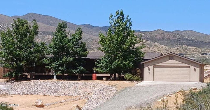 17985 E Hunter Lane  Dewey AZ 86327 photo