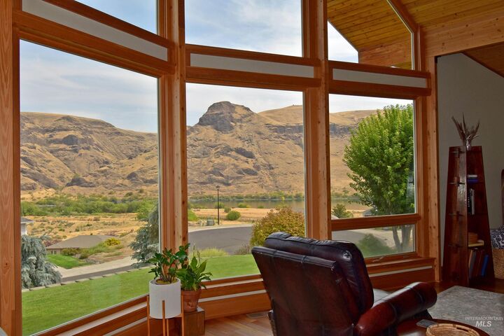 Property Photo: 66 Appleford Court WA 99402