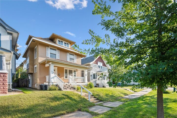 Property Photo:  1730 Park Avenue SE  IA 52405 