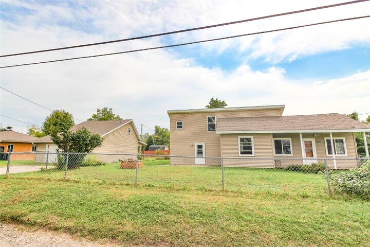 Property Photo:  735 Carroll Drive SE  IA 52403 