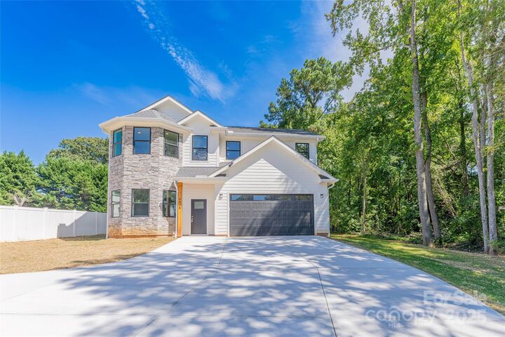 9818 Hood Road  Charlotte NC 28215 photo