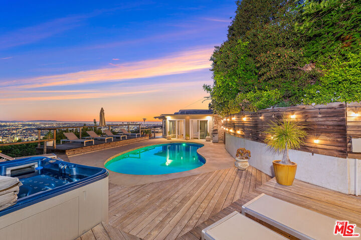 Property Photo: 8494 Cole Crest Dr CA 90046