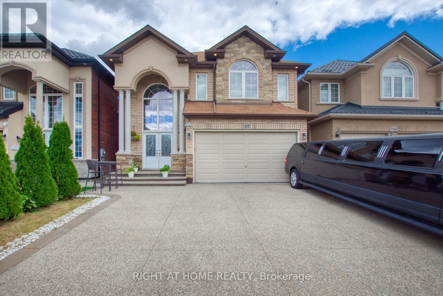 Property Photo:  117 Chartwell Circle  ON L9A 0C4 