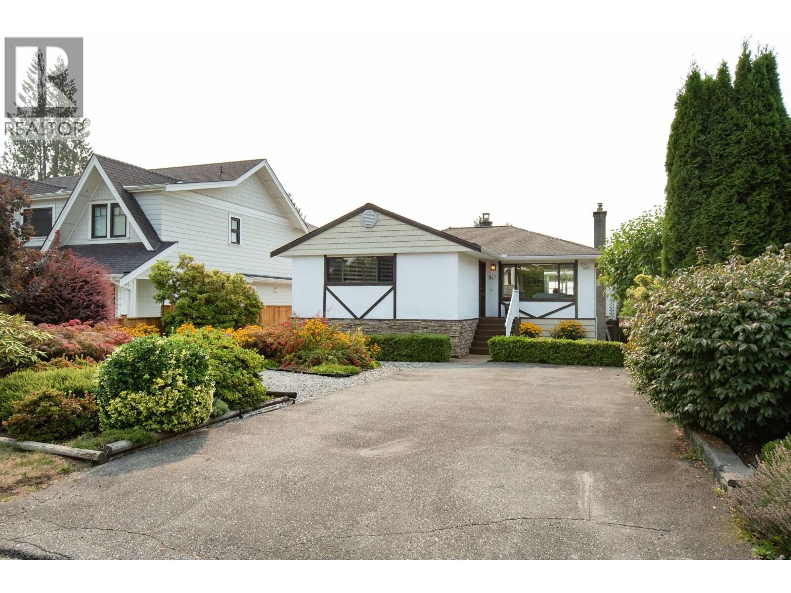 Photo de la propriété:  847 East 13th Street  BC V7L 2M8 