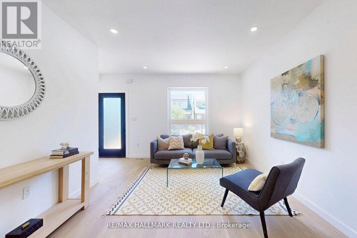 Photo de la propriété: 13 Ferrier Avenue ON M4K 3H5