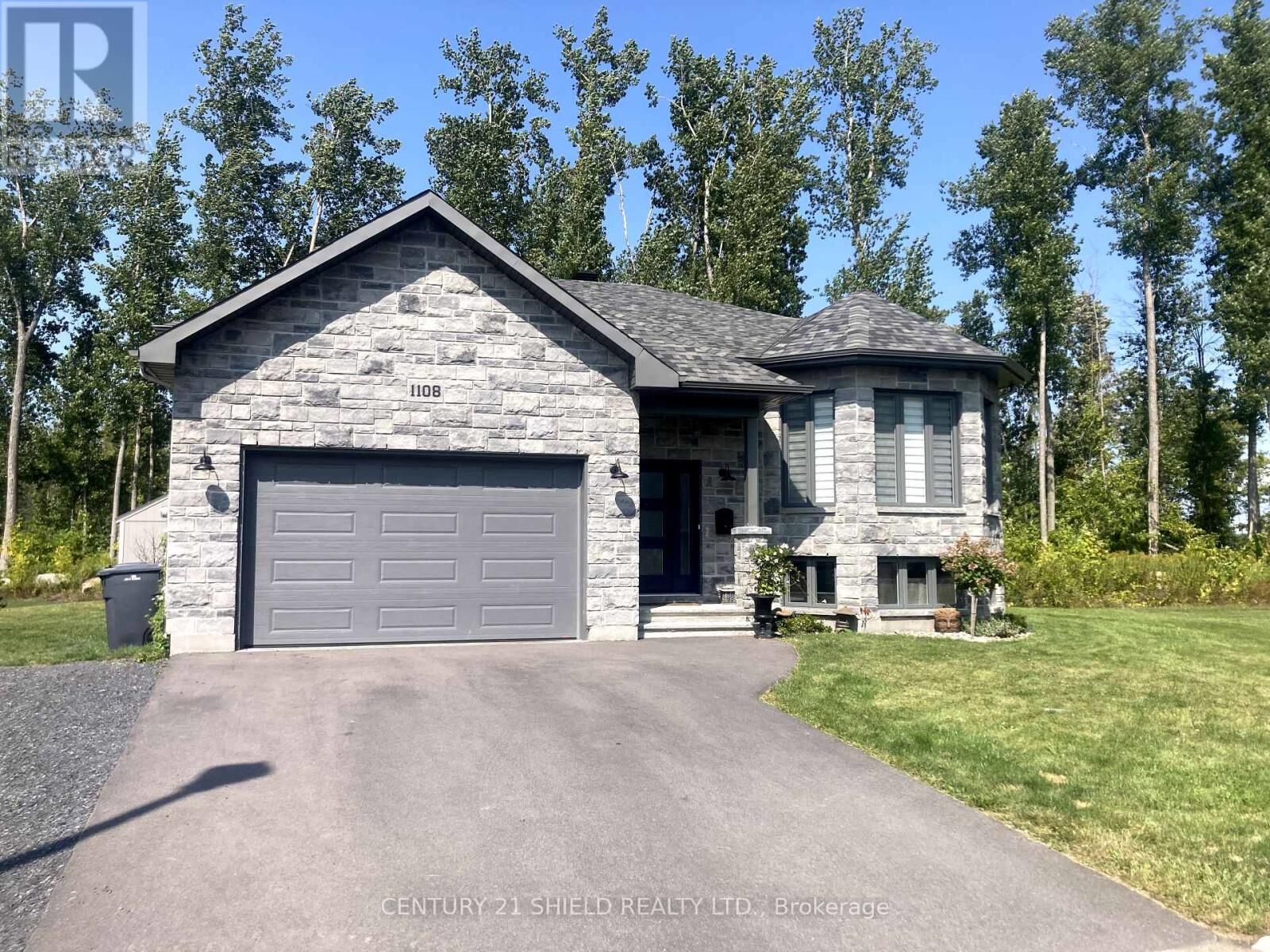 Property Photo:  1108 Nicolas Drive West  ON K6J 0C1 