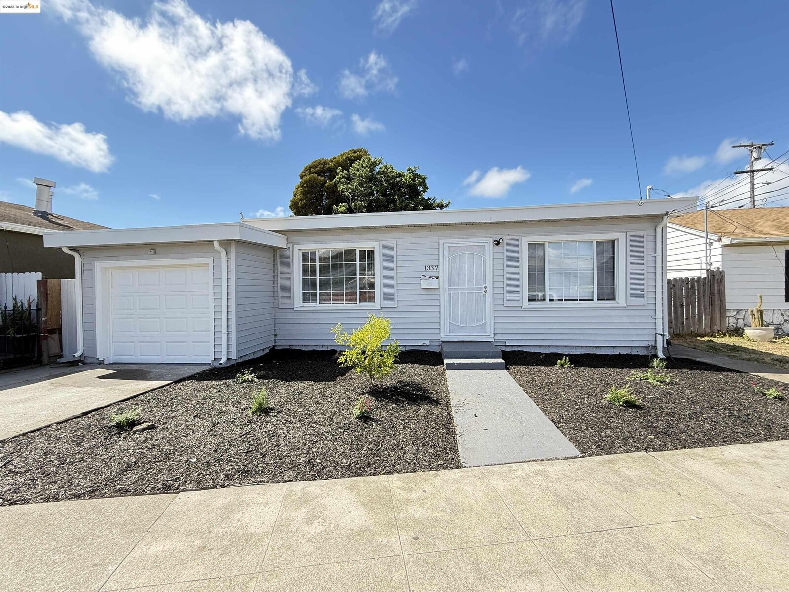 Property Photo: 1337 24th St CA 94806