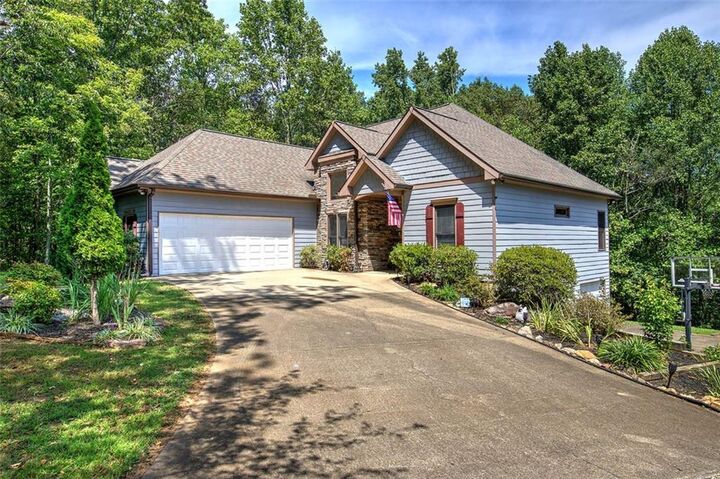 Property Photo: 125 Chimney Way GA 30139