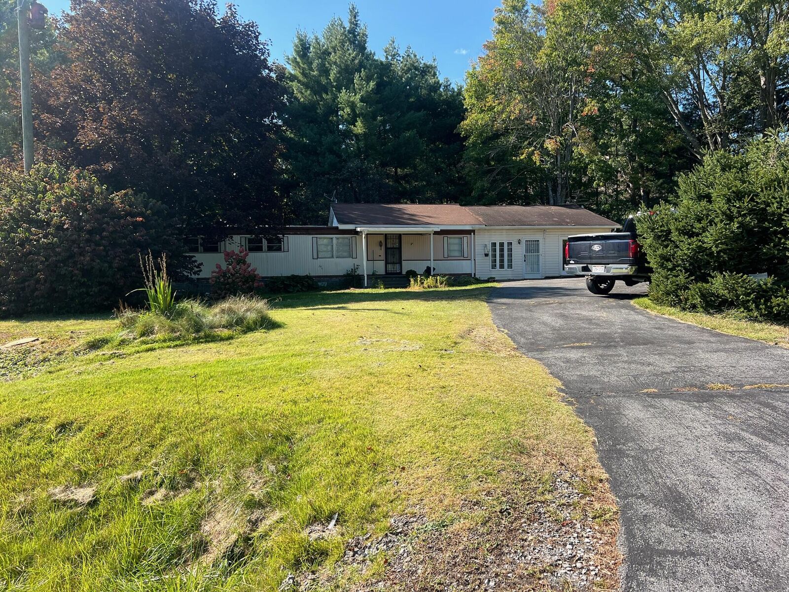Property Photo:  1591 Lawn Road  WV 25976 