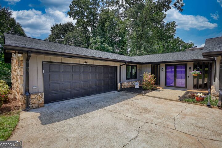 Property Photo: 1821 Holmes Drive SW GA 30094