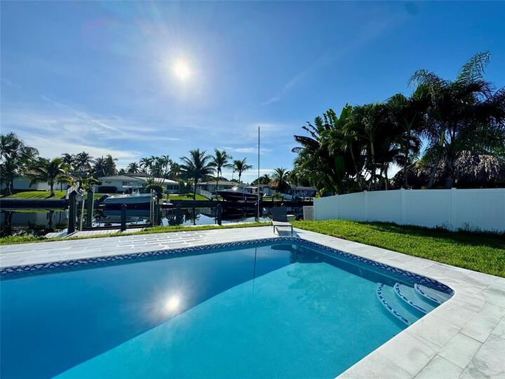 Property Photo: 230 SE 3rd Ave FL 33060