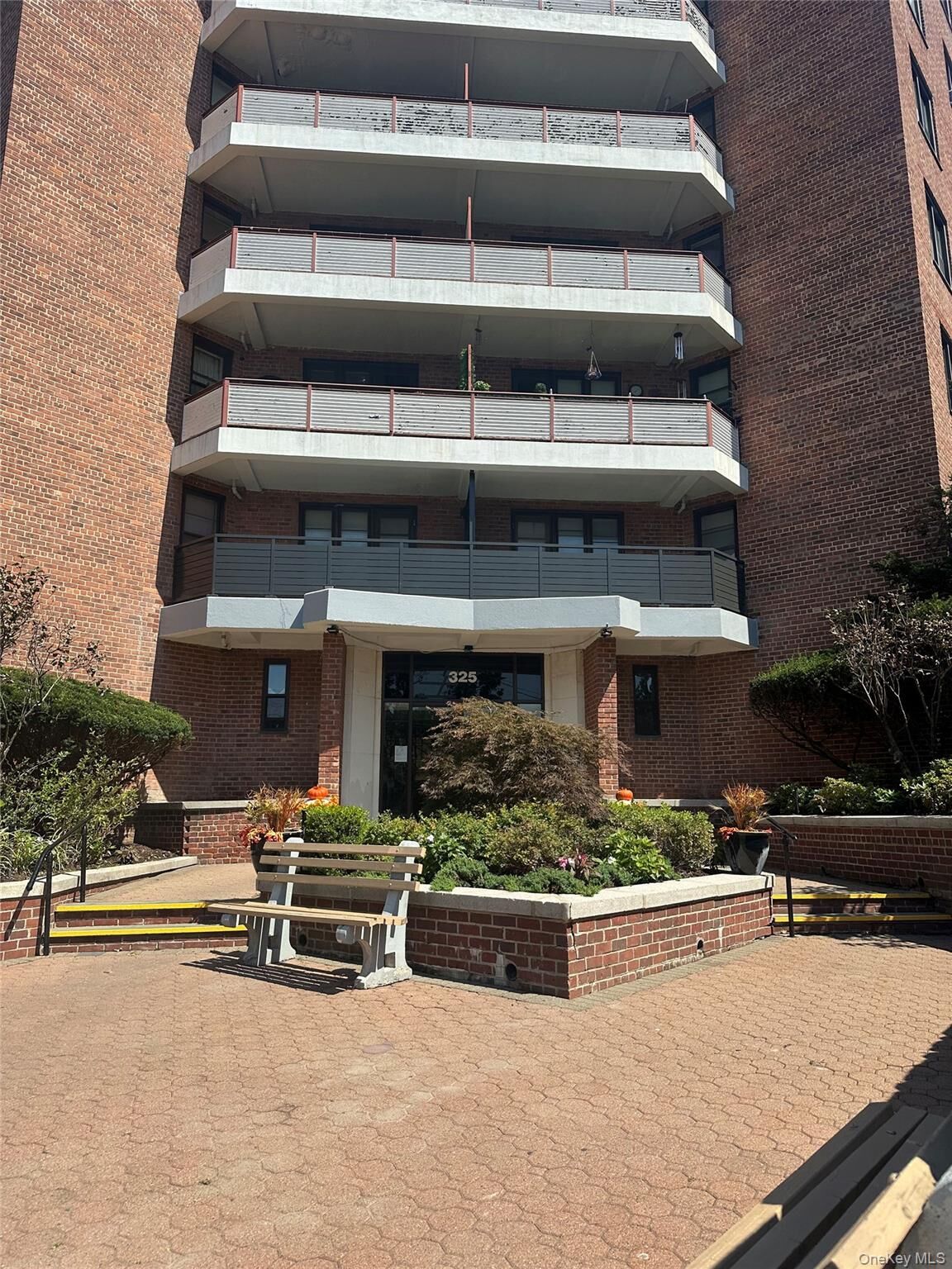 Property Photo:  325 King Street 2G  NY 10573 