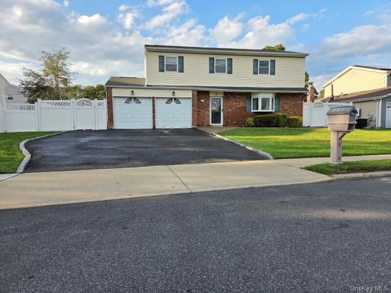 Property Photo:  3 Maison Drive  NY 11741 