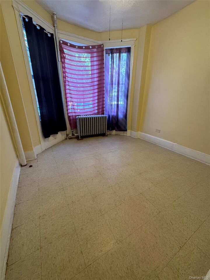 Property Photo: 786 Garden St. 1 NY 10460