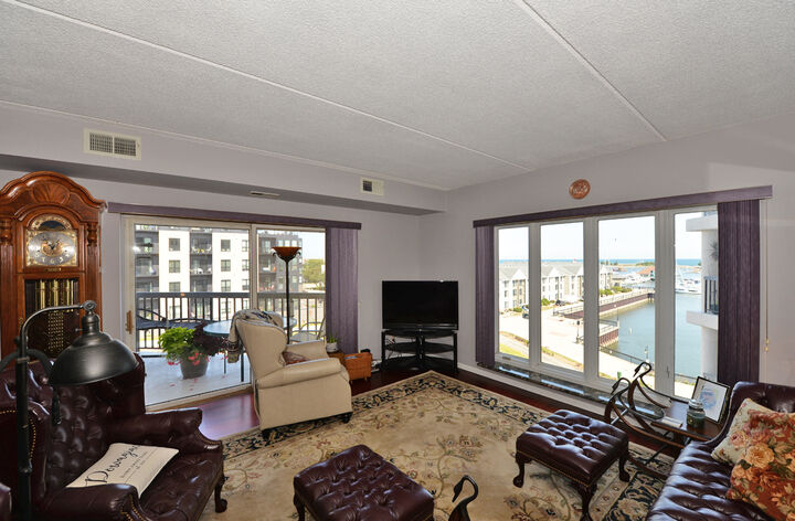 Property Photo: 333 Lake Ave 401 WI 53403