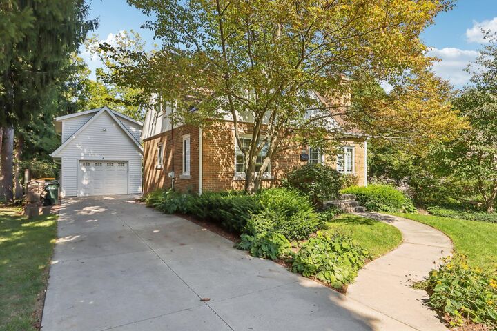 Property Photo:  1370 Chestnut St  WI 53095 