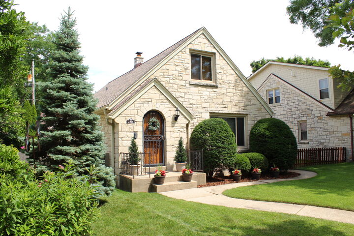 Property Photo: 2816 N 75th St WI 53210