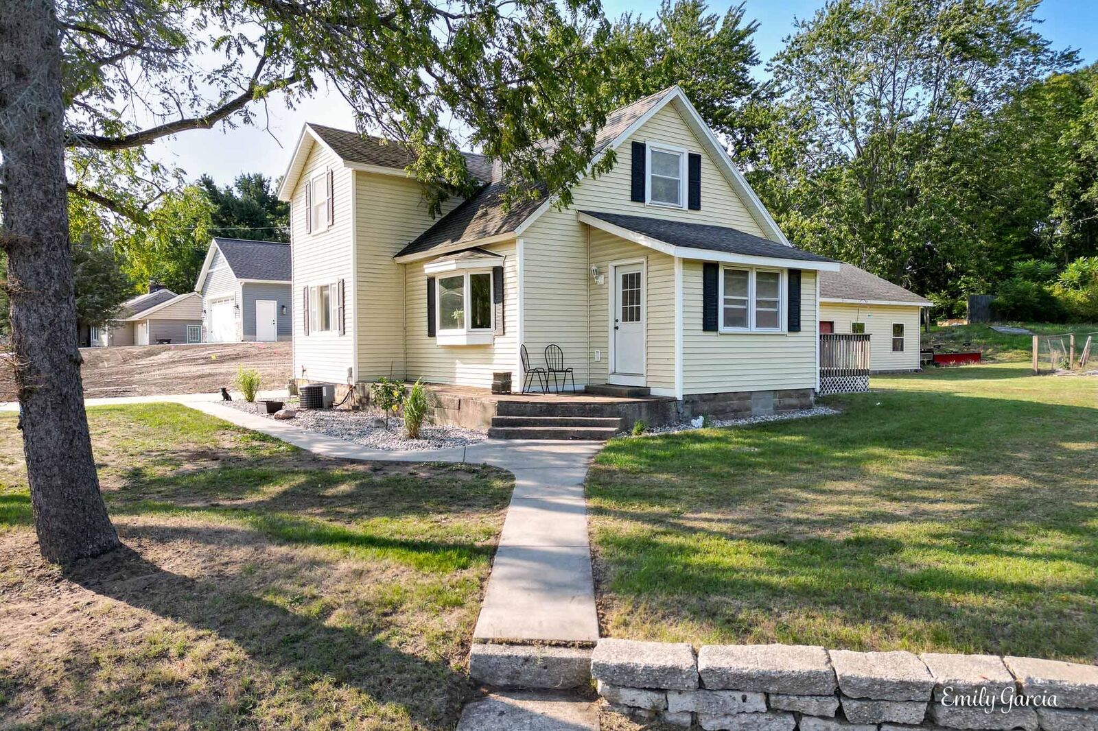 Property Photo: 1393 W Lakewood Boulevard MI 49424