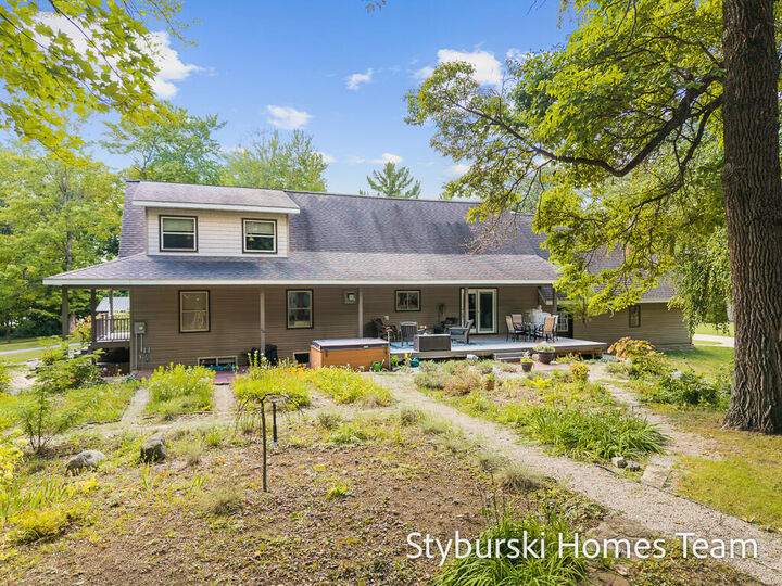 Property Photo:  226 N 176th Avenue  MI 49459