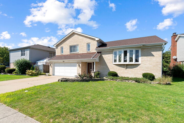 Property Photo: 748 Yorkshire Lane IL 60016